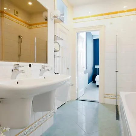2 Bedroom 2 Bathroom Canal Apartmán
