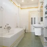 2 Bedroom 2 Bathroom Canal *