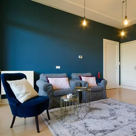 2 Bedroom 2 Bathroom Canal