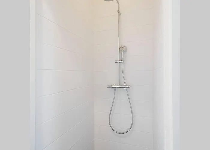 2 Bedroom 2 Bathroom Canal