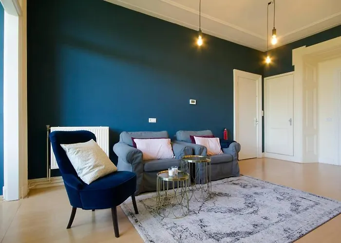 2 Bedroom 2 Bathroom Canal